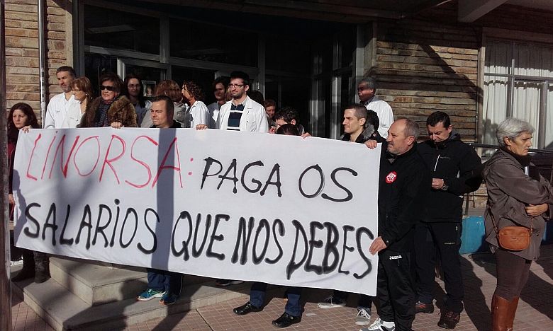 2016 01 26 ProtestaImpagosLinorsaCentroSaudeVirxePeregrinaPontevedra01.jpg